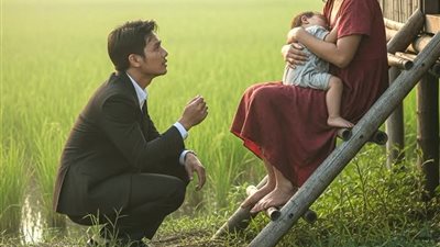 لم أتوقع عودته - بل وأكثر من ذلك، لم أتوقع عودته راكعًا أمام منزلنا الصغير في قلب الريف.